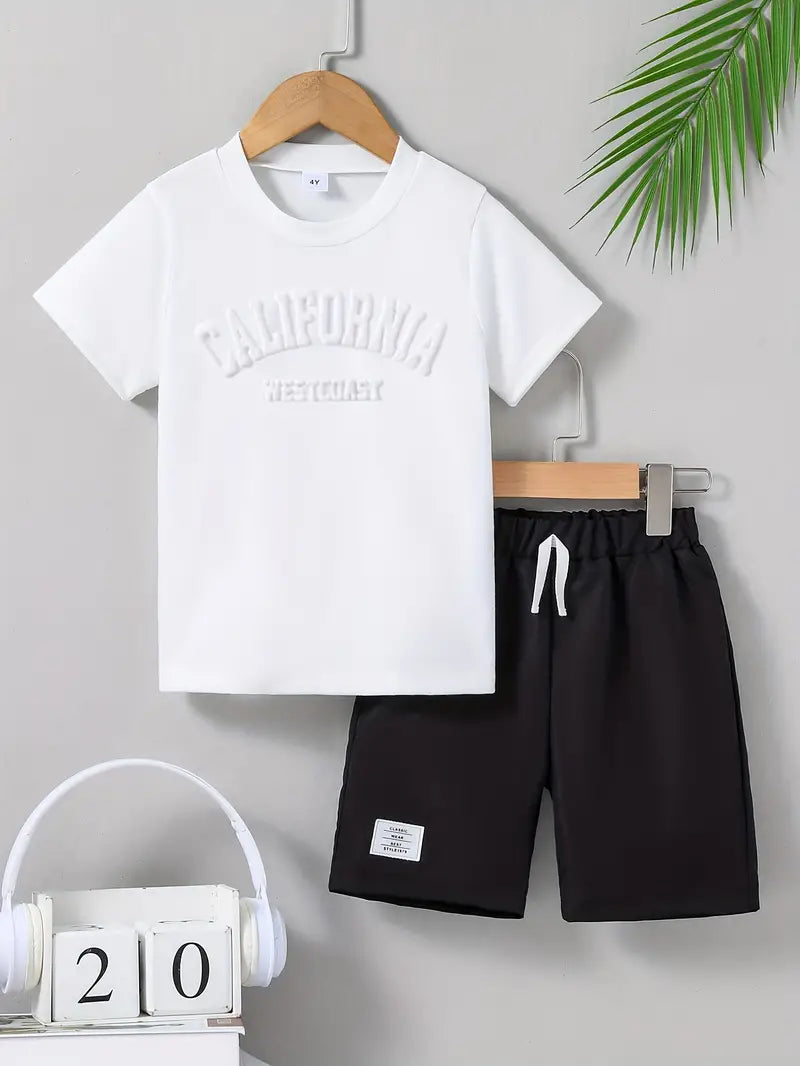 2pcs Boys Letter Embossed Comfortable T-shirt & Shorts Set